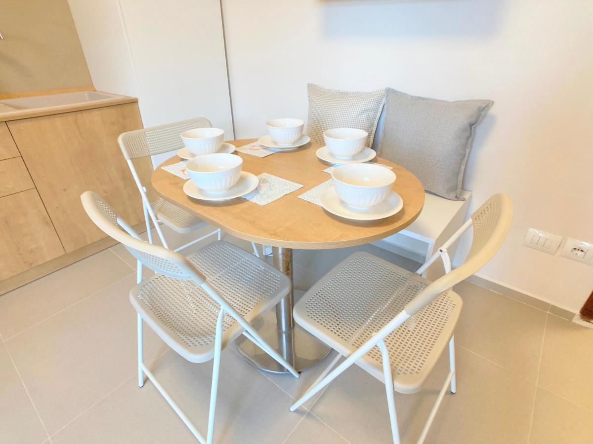 13 Eur For Monthly Stay - Home By The Sea - Hbs 골렘 외부 사진